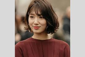 Rambut perlu dirawat dengan benar dan dipotong sesuai model rambut pendek wanita yang pas sehingga dapat memaksimalkan kecantikan anda. 7 Model Rambut Pendek Wanita Korea Yang Tren Di Tahun 2021