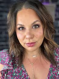 📣 GIVEAWAY ALERT!! 📣 Hello beauties!!! Today is NATIONAL LIPSTICK DAY!!!!  💄💋 Apparently I've been asleep all day cuz I missed the memo 📝 🤪 ➡️  Let's celebrate this beautiful day by