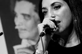 Festín de samba y bossa nova con Débora Brum