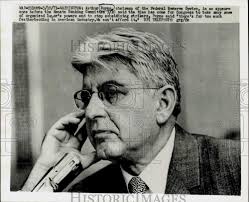 1971 Press Photo Arthur Burns appears at Senate Banking Committee in  Washington.
