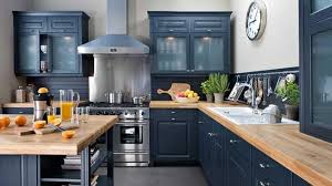 Le Noir S Installe Dans La Cuisine Cuisine Darty Cuisine Rustique Cuisines Deco