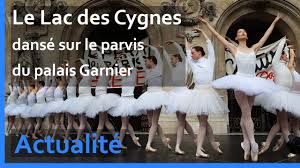 De commencer la lecture 5 min 30, clbre musique finale du ballet je le ballet le lac des cygnes de piotr illytch tchakowsky, sorte de tarte la. Opera De Paris En Greve Le Lac Des Cygnes Danse Sur Le Parvis Du Palais Garnier Youtube