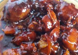 2 kg 1/2 ayam, 8 siung bawang merah, 6 siung bawang putih, 1 bh bawang bombay, 3 cm jahe geprek, 6 sdm saus tomat, 5 sdm saus tiram, secukupnya kecap manis, 1/4 biji pala, secukupnya air, secukupnya kaldu ayam bubuk, secukupnya gula merah. Cara Memasak Ayam Kecap Saus Tiram Resep123