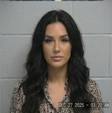 Jacksonville, FL — Waitress Arrested After Dumping Marinara Sauce