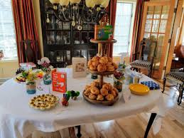 Here are some ideas for your bookish baby shower, from invites to decorations to food and games. Storybook Theme Baby Shower The Lovely Lou Lou S
