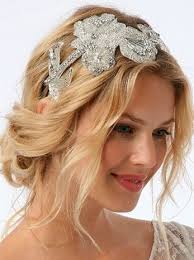 تسريحة شعر للعرائس مرفوعة واصحاب الشعر القصير Romantic Wedding Hair Wedding Hair Accessories Wedding Hairstyles