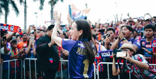 โดย มาดามแป้ง นวลพรรณ ล่ำซำ ประธานสโมส การท่าเรือ เอฟซี ต้องเข้ามาสงบเหตุการณ์ด้วยการเจรจากับแฟนบอลพร้อมพา เจ้าบาส. Thai League