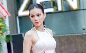 Đứng dậy sau đổ vỡ, ca sĩ thu thủy yêu lại từ đầu. Lá»™ Chan Dung Báº¡n Trai Má»›i Tráº» Ä'áº¹p NhÆ° Trai Han Cá»§a Ca SÄ© Thu Thá»§y