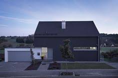 Garage Direkt Am Haus Mit Uberdachtem Eingang Haus Architektur Haus Fassade Haus