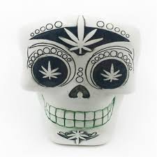 Parfais pour les adeptes du style gothique ! Cendrier Tete De Mort Eros Mexicaine Skull Univers Tete De Mort Fr
