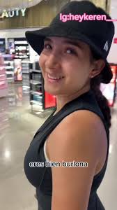 Doña Mary: Entre risas y secretos en el aeropuerto