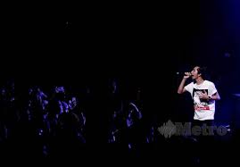 Apa yang lebih mengejutkan ayie atau nik fadlee elhamshah, 20, tawaran itu diterima dari lelaki. Ayie Floor 88 Dah Okay