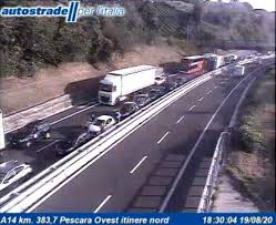 Cciss, aci, info anas, aiscat, autostrade per l'italia, rai isoradio, google maps. Incidente Autostrada A14 Scontro Tra 2 Camion In Galleria Chiuso Il Tratto Tra I Caselli Di Pescara