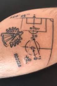 Cuando el reloj marcó las 4.09 pm (argentina), entre tantos ingleses desparramados en el campo de juego, diego maradona convirtió en el estadio azteca de méxico el gol del siglo. Diario Ole Los Tatuajes Mas Insolitos Que Se Hicieron Facebook