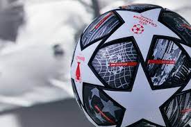 4 pallone finale champions league 2018/19 adidas il torneo per club più importante d'europa accende gli animi della tifoseria. Adidas Svela Il Nuovo Pallone A Stelle Dedicato Alla Finale Di Champions Istanbul 2021 Sporteconomy