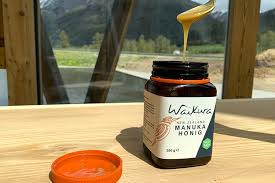 Er hilft um schnell wieder gesund zu wie ist die wirkungsweise, wie die anwendung, welche qualitätsstufe muss man verwenden? Manuka Honig Waikura Manuka