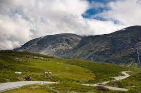 I bøverdalen er det flere turistattraksjoner, blant annet er utgangspunkt for turer til galdhøpiggen i dalen. Boverdalen Wikipedia