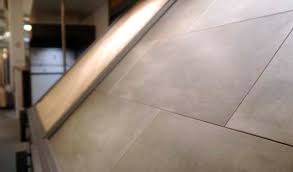 Bring einen natürlichen look in deine räume und verwöhne dich mit einer authentischen holzoptik. Fliesen In Gedeckten Farben Von Weiss Uber Grau Bis Schwarz