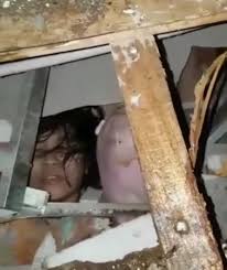 Gempa mengguncang kembali jumat (15/01) dini hari pukul 01:28 wib, wilayah majene dan gempa terakhir yang terjadi berkekuatan 6.2 magnitudo dengan pusat gempa yang berada di 6 km timur laut. Gempa Di Majene Kembali Terjadi Hari Ini M6 2 Banyak Bangunan Ambruk