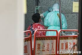 問卦若電視台有人確診，其他電視台也很危險？@gossiping，共有19則留言，13人參與討論，8推 0噓 11→， 雖然大家都聚焦在現在這個電視台但想到要是有記者或攝影 雖然大家都聚焦在現在這個電視台 但想到要是有記者或攝影感染 這些不是整天要趴趴走接觸很多公眾人物嗎？ Qk56wwnkwmqaim