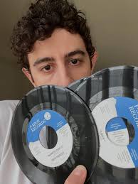 🎄🌟 10 DAYS OF CHRISTMAS GIVEAWAY! 🌟🎄 TODAY'S GIVEAWAY: vinyl player &  vinyl collection!💿 Comment VINYL for the link to enter! 🎁✨