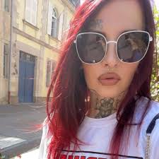 Kelly 🐍🌹 (@red.vyper) • Threads, Say more