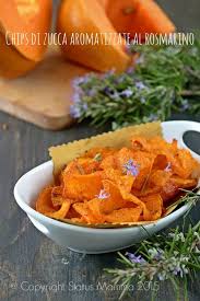 500 g zucca 100 g scamorza affumicata 2 uova 50 g pecorino 80 g mollica di pane sbriciolata prezzemolo 50 g farina sale pepe. Come Preparare Delle Deliziose Chips Di Zucca Aromatizzate Al Rosmarino Chips Di Zucca Ricette Ricette Facili