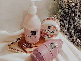 Na32110500351 amoorea the real moor beauty bar merupakan sabun pemutih kulit wajah dan badan yang bagus dalam membersihkan. Scarlett Whitening Body Lotion Untuk Kulit Cerah Dengan Cepat Aman Dan Mudah