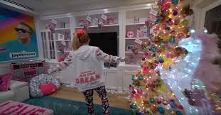 Joelle joanie jojo siwa (born may 19, 2003) is an american dancer, singer, actress, and youtube personality. Jojo Siwa S New House Is Truly Insane And Filled With Candy Photos