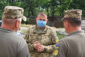 Валерій залужний до нового призначення був командувачем військ оперативного командування північ. Komanduvach Vijsk Operativnogo Komanduvannya Pivnich General Major Valerij Zaluzhnij Pereviriv Stan Gotovnosti Kazarm Polipshenogo Planuvannya Dlya Vijskovih Kontraktnoyi Sluzhbi 1 Okrema Tankova Siverska Brigada Osobisto Pereviriv Umovi Prozhivannya Ta