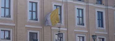 Especialmente indicada para utilización exterior. Banderas A Media Asta En El Vaticano En Solidaridad Con Italia Por El Coronavirus