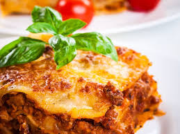 Lasagnes A La Bolognaise Recette En 2020 Lasagne Bolognaise Recettes De Cuisine Lasagnes