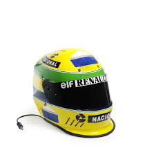 Alonso faz corridas com um capacete predominantemente amarelo. Capacete De Ayrton Senna Pode Valer Ate R 400 Mil Jornal Do Carro Estadao