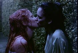 Фильм дракула (оригинальное название dracula) в 1992 году снял режиссер френсис форд коппола. Gabi On Twitter Winona Ryder And Sadie Frost Kiss In Bram Stokers Dracula 1992 Director Francis Ford Coppola Wanted For Their Characters To Kiss Because The Sexual Freedom Tension Was Rising