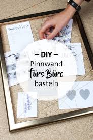 Pinnwand Selber Basteln Diy Pinnwand Mit Bilderrahmen Und Bandern Fur Bilder Und Notizen Ordnung Im Buro Mit Bildern Diy Pinnwand Pinnwand Basteln Bilderrahmen Basteln