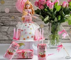 Ich finde es schade, dass die meisten barbiesachen (wie zbsp der hier enthaltene kuchen) nicht komplett geschlossen sind. 6 Jahre Mama Gefuhle Big Love Barbie Torte Mit Anleitung Die Kleine Botin