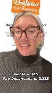 #greenscreen #gatlinburg #pigeonforge #tennessee #localreview #smokymtns  #touristtown #dollywood #dollyparton #searchfordolly