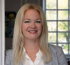 And sometimes lurk I in a gossip's bowl”*