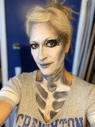 Professional Singer in LA Offers Music Services and Mentorship