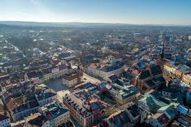 Rwący dunajec zmienia swój bieg. Tarnow Obejrzyjcie Perle Polskiego Renesansu Z Lotu Ptaka Piekna Mamy Starowke Prawda Zdjecia Z Drona Tarnow Nasze Miasto
