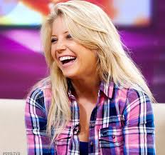 Ezzel szabó zsófi is így volt egy ideig, ám hamar ráébredt arra, hogy a láblógatás nem az ő műfaja. Megvillantotta Kockahasat Szabo Zsofi Women S Plaid Shirt Womens Plaid Women