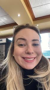 Parte 1 do meu vlog sobre o meu procedimento de lipo de papada. ,  Obviamente que para isso escolhi um profissional qualificado, o Dr.  @le.teren, em quem confio de olhos fechados. , Meu procedimento ...