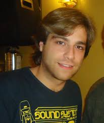 AL ROJO VIVO: "UN PASEO POR EL MUSICAL" PRESENTA EN CINTRUÉNIGO AL JOVEN  CANTANTE DANI