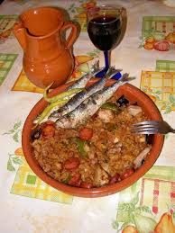 Migas Aragon Este Plato Originario De Los Pastores Consiste En Sofreir Con Ajo Y Aceite Los Trozos De Pan Duro Desm Recettes Espagnoles Recette Chorizo