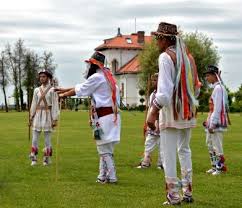 Ielele apar intotdeauna in grupuri de 3, 5, 7, 9 sau 12, numere magice in folclorul popular. Ce Sunt È™i Cand Se SÄƒrbÄƒtoresc Rusaliile In 2020