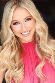 Carmen Hackett's Instagram, Twitter & Facebook