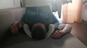 ジーンズでの顔面騎乗-窒息-Young Goddess-C4Sストア-120987