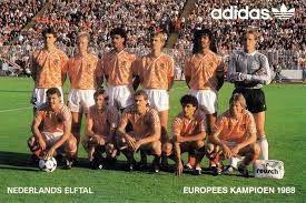 Ontvangst nederlands elftal op paleis huis ten na 1988; Timeline Photos The Vintage Football Club Panini Haircut Band Vintage Football Football Images Football Club