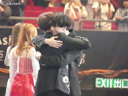 Bts'den jungkook ve got7'dan yugyeom her zaman arkadaşlar ama bu tatlı etkileşimler sadece ne kadar yakın olduklarını gösteriyor! Golden J On Twitter Jungkook Went Jyp For Yugyeom Friendshipgoals Https T Co Wy2kgqssqz Twitter