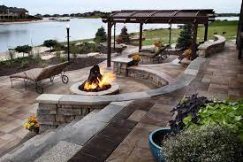 Before you start doing any landscaping in your front yard walk a few times up and down to your front door. 34 Perfect Lakefront Property Landscaping Ideas Gongetech